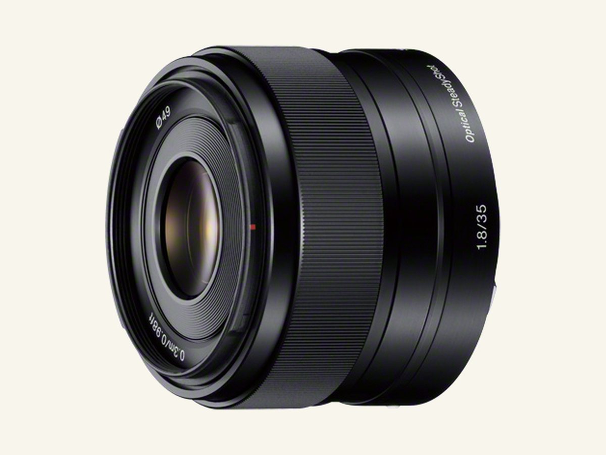 Sony E 35mm f/1.8 OSS, product photo