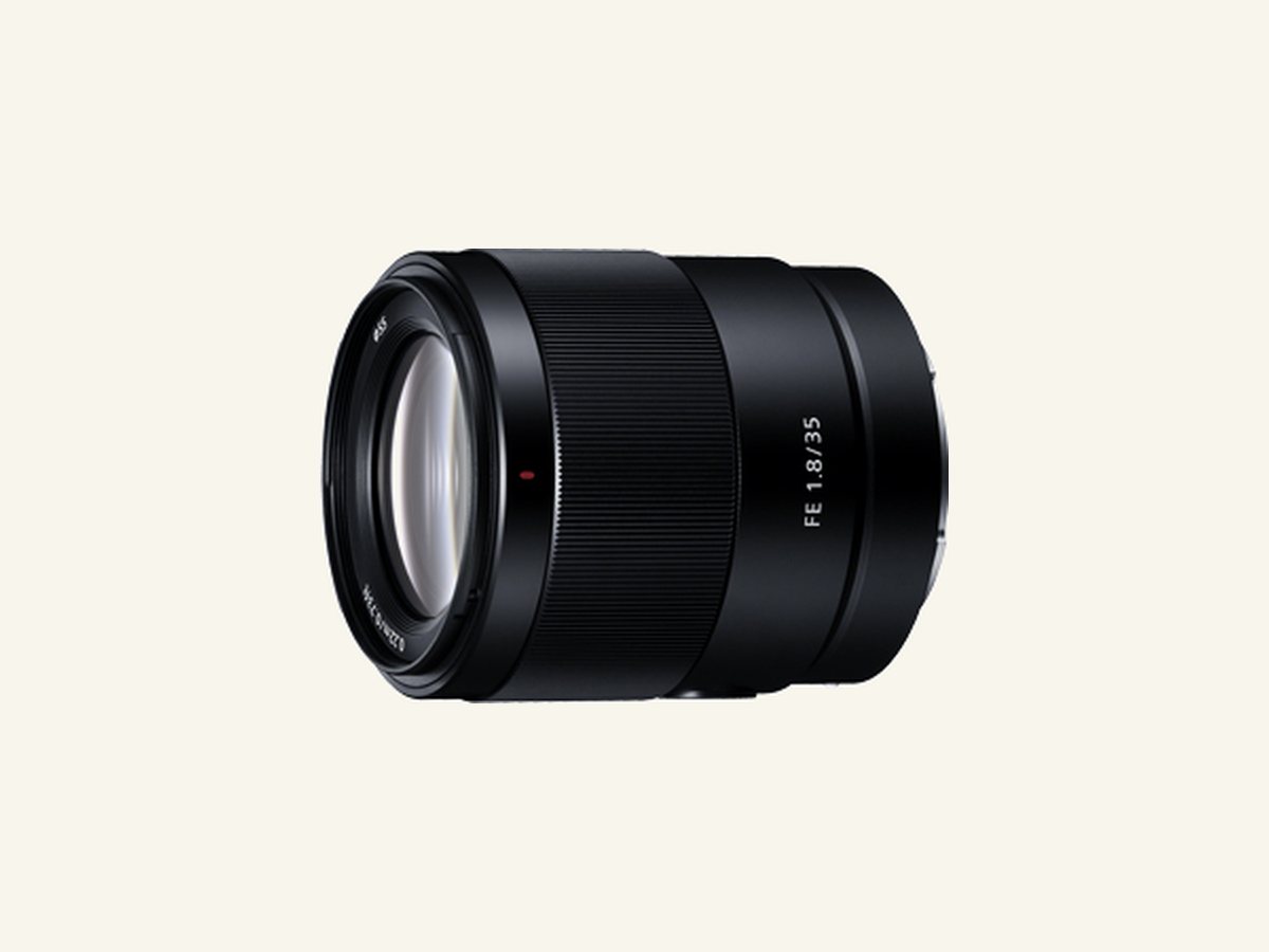 Sony FE 35mm f/1.8, product photo