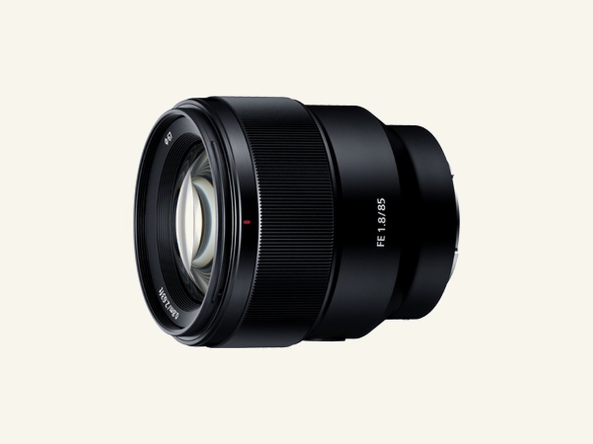 Sony FE 85mm f/1.8, product photo