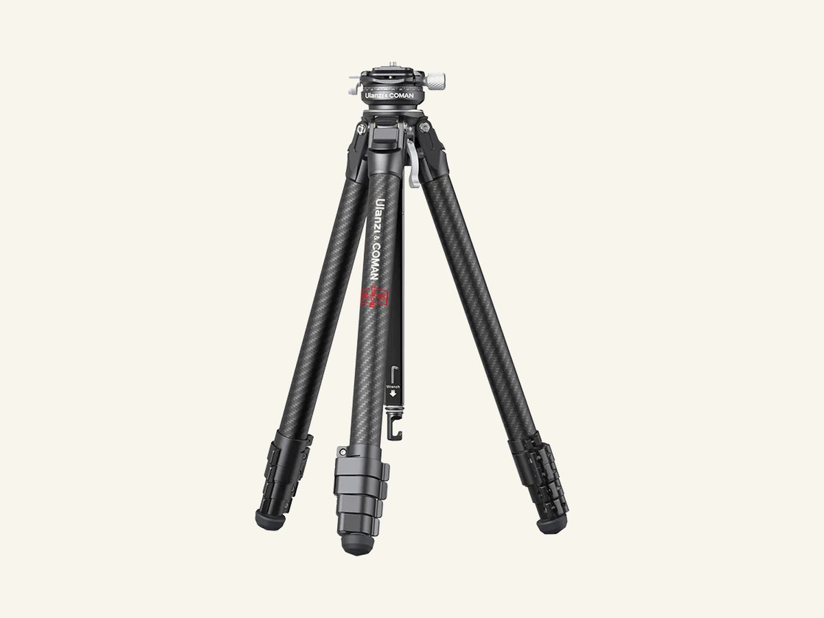 Travel tripod, product photo
